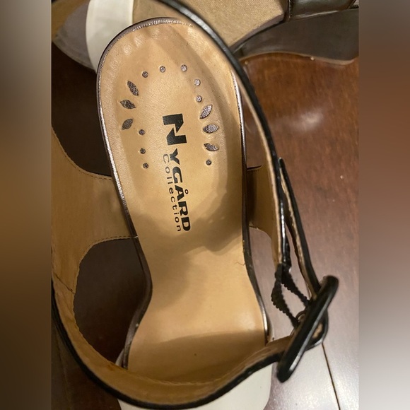 Stylish Black and White Wedges - Picture 4 of 5